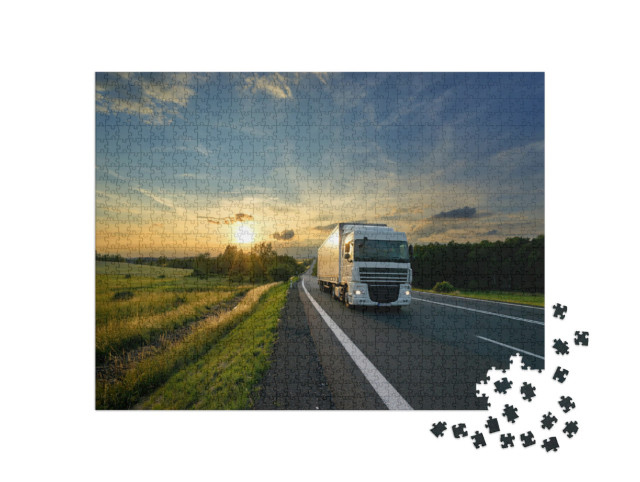 Puzzle 1000 Teile „Weißer Lastwagen fährt in den Sonnenuntergang“