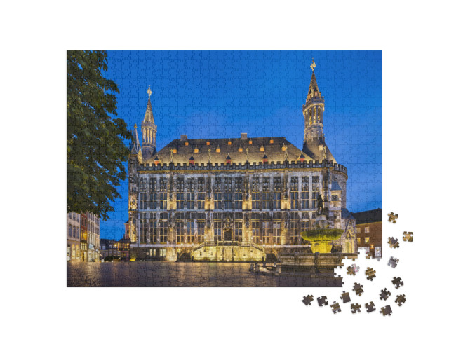 Puzzle 1000 Teile „Das berühmte alte Rathaus von Aachen bei nachtblauem Himmel“
