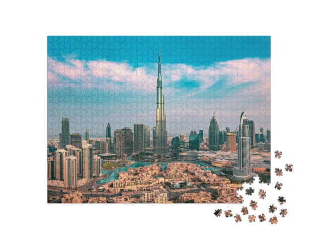 Puzzle 1000 Teile „Skyline des Stadtzentrums von Dubai mit Wolkenkratzern bei Sonnenaufgang“