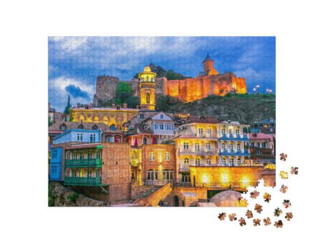 Puzzle 1000 Teile „ Altstadt von Tiflis, Georgien nach Sonnenuntergang“