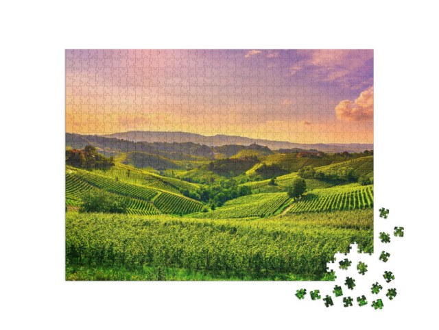 Puzzle 1000 Teile „Sonnenuntergangspanorama der Langhe-Weinberge “