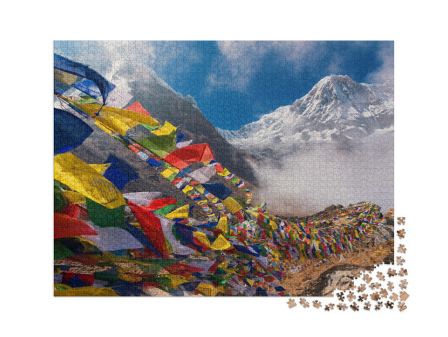 Puzzle 2000 Teile „Gebetsfahnen vor dem Mount Annapurna I, Nepal“
