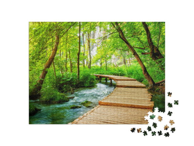 Puzzle 1000 Teile „Holzpfad für Naturtrekking mit Seen im Nationalpark Plitvicer Seen in Kroatien“