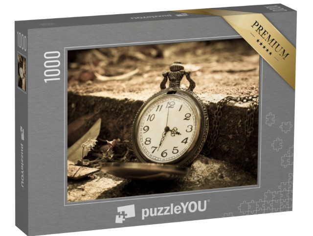 Puzzle 1000 Teile „Aufgeklappte Taschenuhr lehnt an Bordstein“