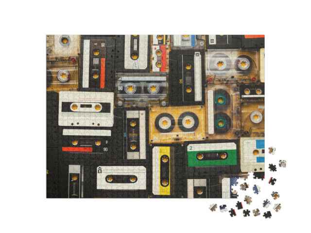 Puzzle 1000 Teile „Retro-Audiokassettenbänder auf beigem Hintergrund“