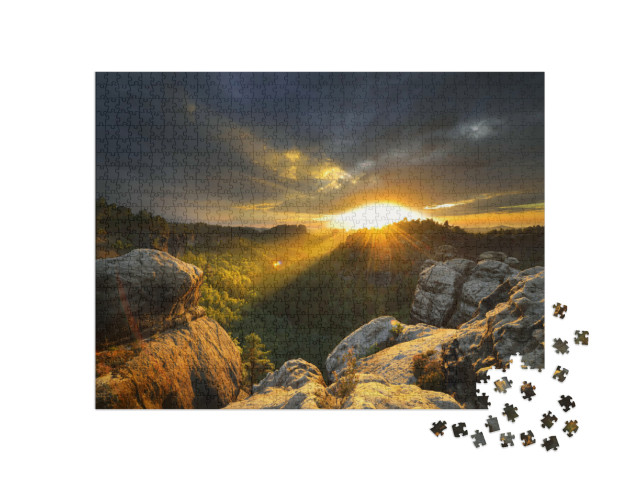 Puzzle 1000 Teile „Sonnenuntergang: Nationalpark Sächsische Schweiz mit Felsen und Bäumen“
