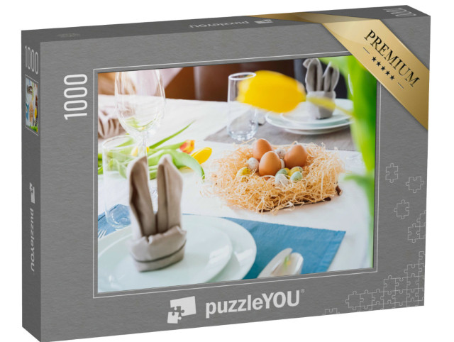 Puzzle 1000 Teile „Ostertisch mit Servietten Osterhasenohren und Ostereiern im Nest“
