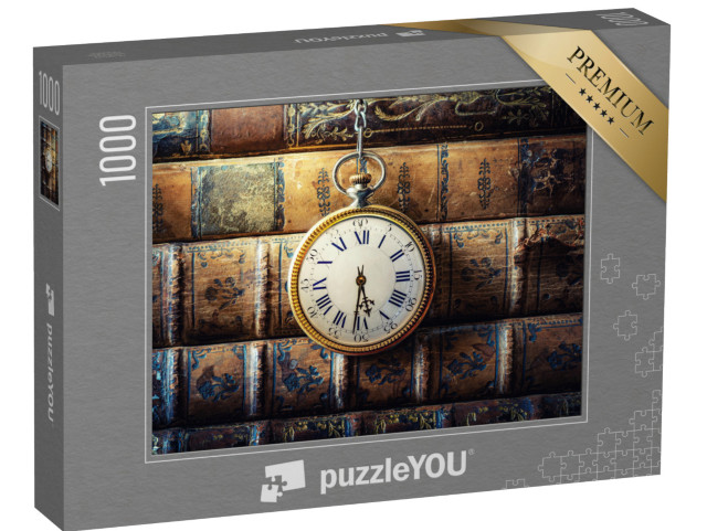 Puzzle 1000 Teile „Vintage-Taschenuhr vor einem Stapel  alter Bücher“