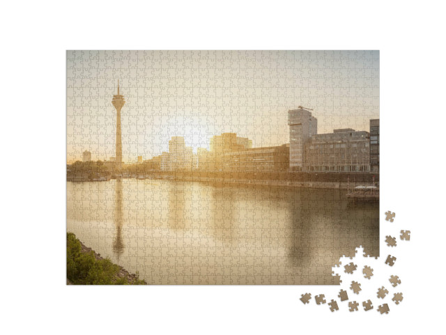 Puzzle 1000 Teile „Sonnenaufgang über Düsseldorf, Hauptstadt von Nordrhein-Westfalen“