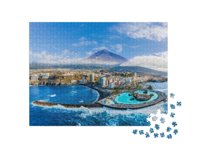 Puzzle 1000 Teile „Luftaufnahme mit Puerto de la Cruz und Vulkan Teide, Teneriffa, Spanien“