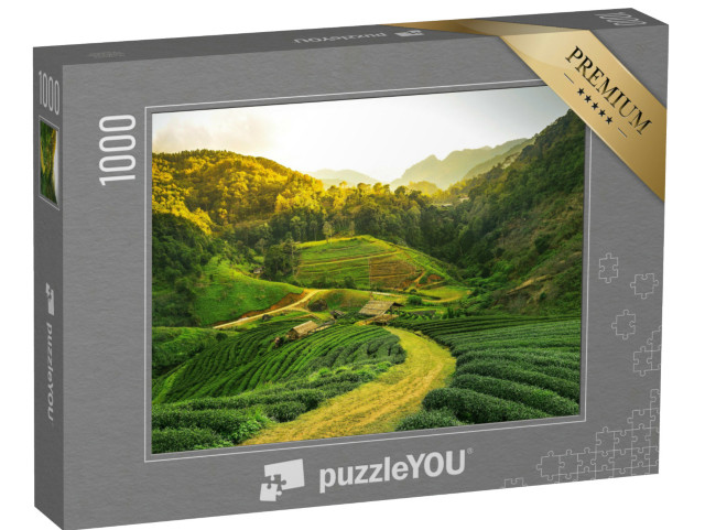 Puzzle 1000 Teile „Blick auf eine Teeplantage bei Sonnenaufgang“