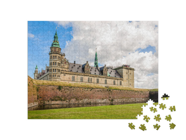 Puzzle 500 Teile „Panoramablick auf die Ziegelmauer um Schloss Kronborg in Helsingor “