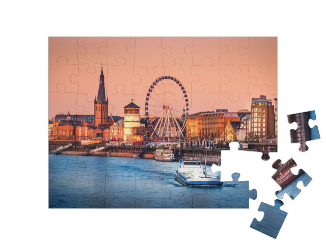 Puzzle 48 Teile „Abendlicher Blick auf den Rhein und die Altstadt von Düsseldorf, Deutschland“
