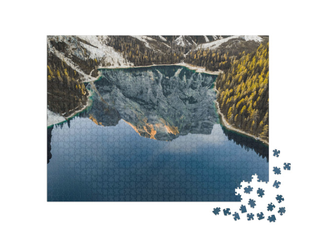 Puzzle 1000 Teile „Herbstlandschaft des Pragser Wildsees am Morgen, Dolomiten, Italien“