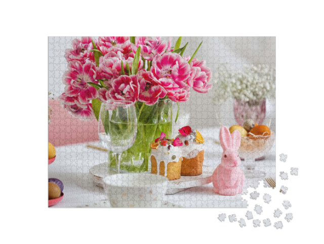 Puzzle 1000 Teile „Rosa Osterhase auf gedecktem Ostertisch mit rosa Blumen“