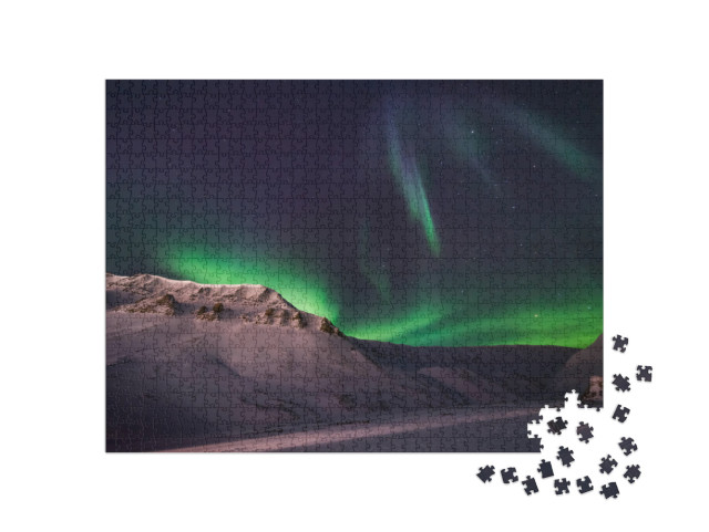 Puzzle 1000 Teile „Aurora Borealis: das Nordlicht über Svalbard, Norwegen“