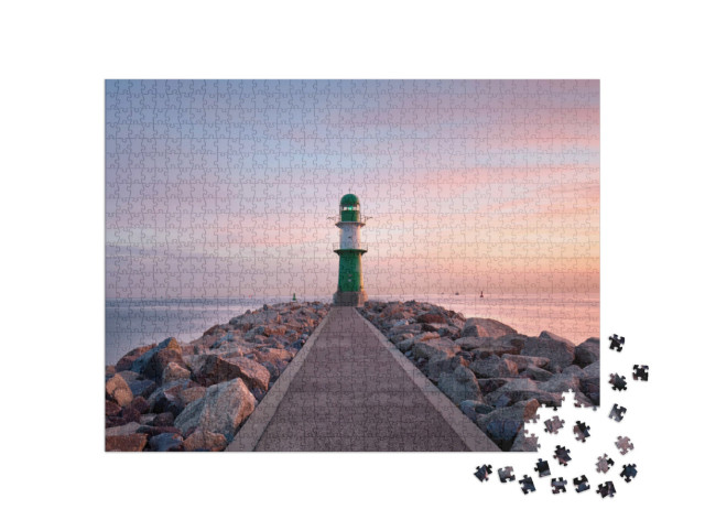 Puzzle 1000 Teile „Leuchtturm von Warnemünde bei Sonnenuntergang, Ostsee“