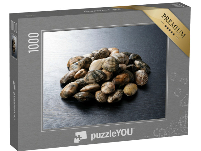 Puzzle 1000 Teile „Asari-Muscheln auf schwarzem Hintergrund“