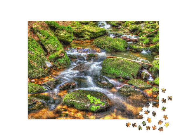 Puzzle 1000 Teile „Malerischer Bach im bayerischen Wald, Deutschland“