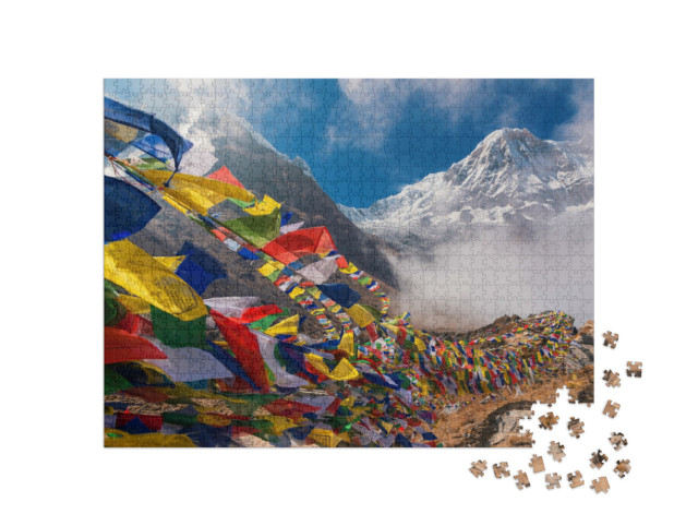 Puzzle 1000 Teile „Gebetsfahnen vor dem Mount Annapurna I, Nepal“
