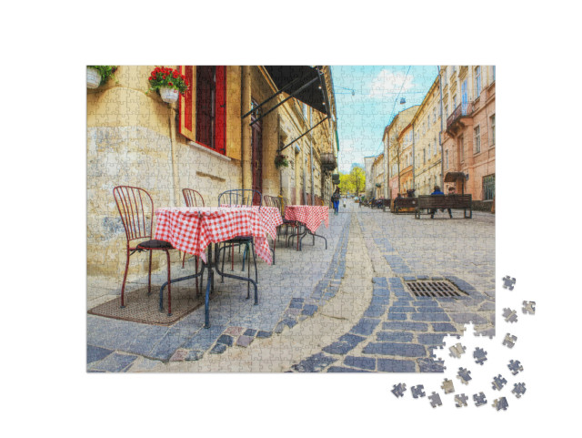 Puzzle 1000 Teile „Malerische Stimmung: Café in der Altstadt von Lviv, Ukraine“