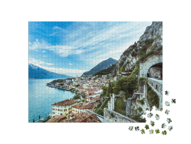 Puzzle 1000 Teile „Wunderschönes Panorama von Limone sul Garda am Gardasee“
