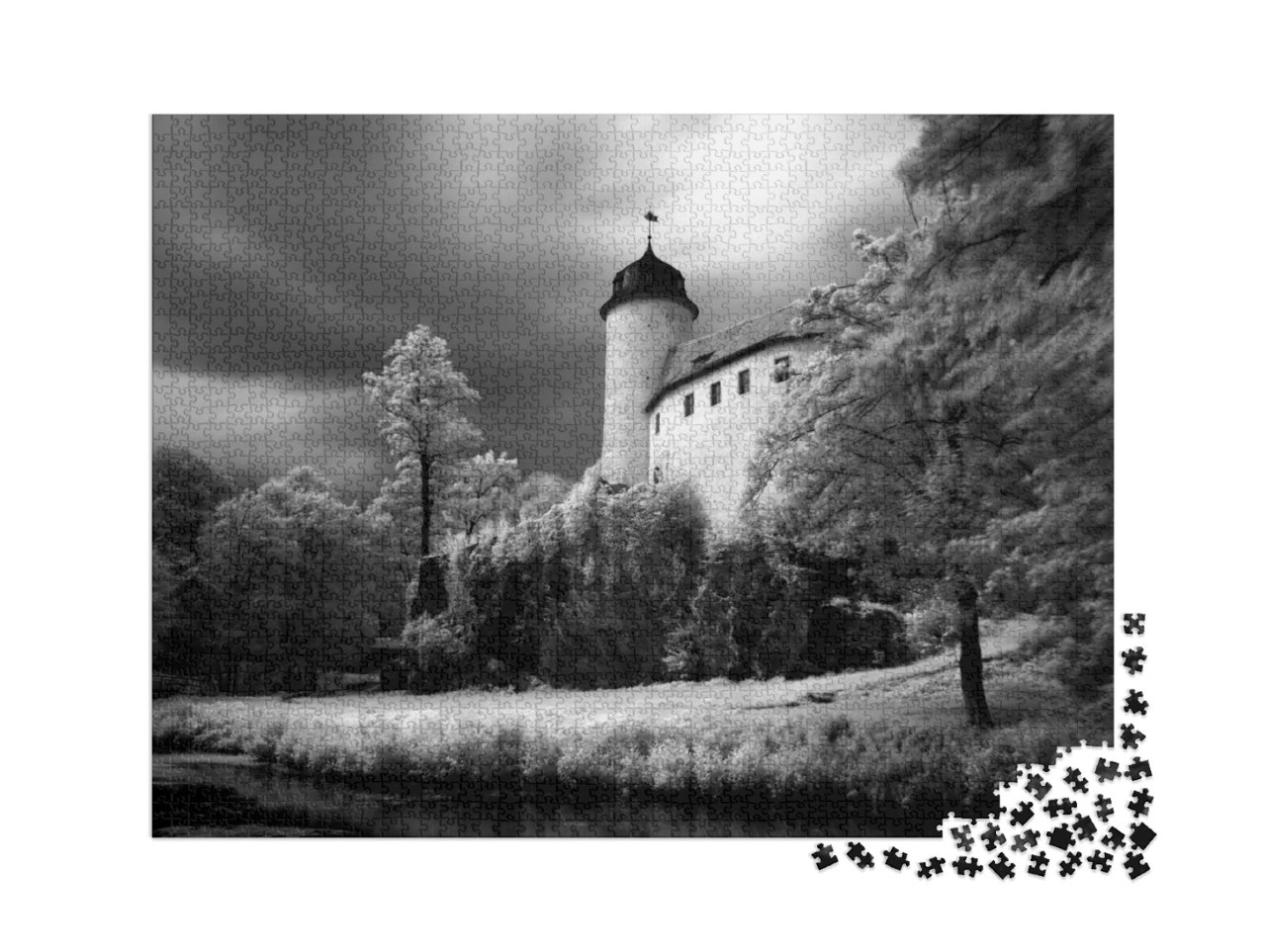 Puzzle 2000 Teile „Burg Rabenstein bei Chemnitz, schwarz-weiß“