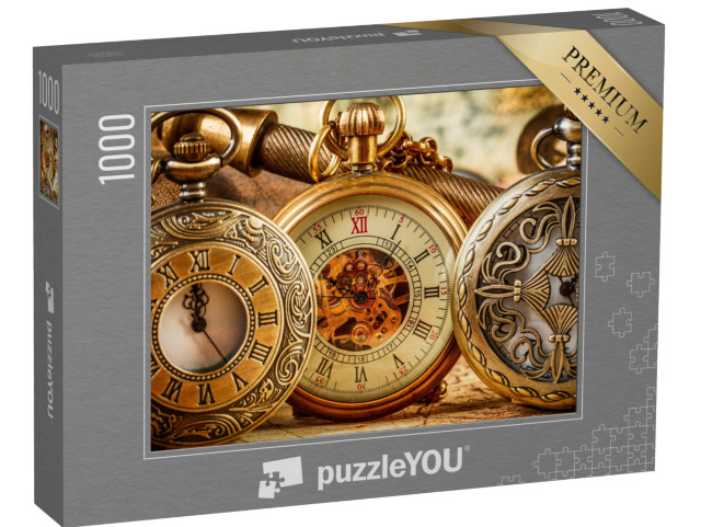 Puzzle 1000 Teile „Drei antike Taschenuhren in Gold auf einer Weltkarte“