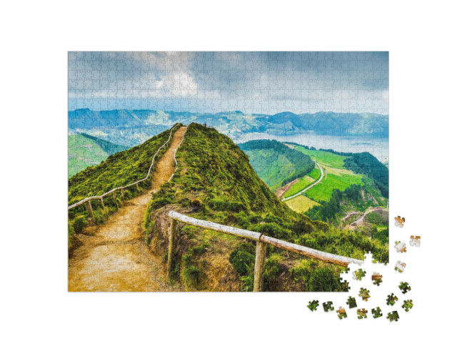 Puzzle 1000 Teile „Spektakulärer Wanderweg zu den Seen von Sete Cidades, Azoren, Portugal “
