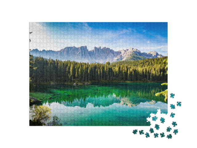 Puzzle 1000 Teile „Sonniger Morgen am Karersee bei Sonnenaufgang, Südtirol, Italien“