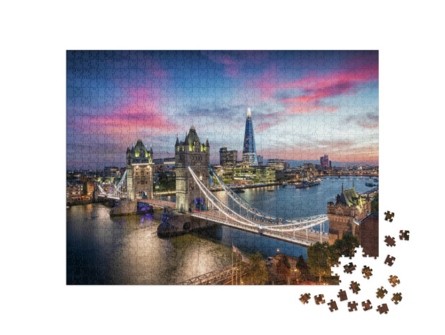 Puzzle 1000 Teile „Panoramablick auf beleuchtete Tower Bridge und Skyline von London“