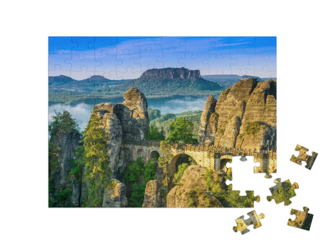 Puzzle 100 Teile „Sonnenaufgang an der Bastei in der Sächsischen Schweiz, Deutschland“