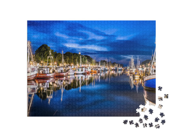 Puzzle 1000 Teile „Nachtansicht mit Schiffen und Ostsee in Warnemünde, Rostock, Deutschland“