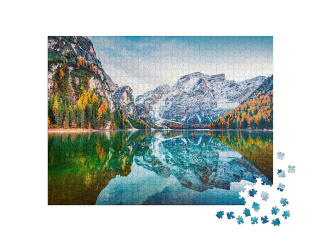 Puzzle 1000 Teile „Erster Schnee auf dem Pragser Wildsee, Alpen, Italien“