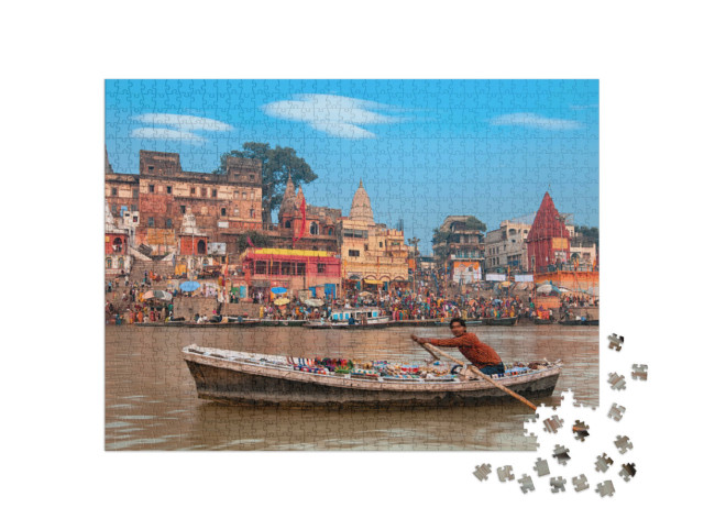 Puzzle 1000 Teile „Ein Blick vom Segelboot auf die heiligen Ghats von Varanasi“