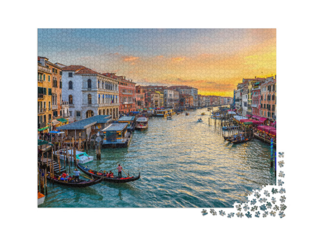 Puzzle 2000 Teile „Canal Grande mit Gondeln in Venedig, Italien Blick auf den Canal Grande in Venedig bei Sonnenuntergang“