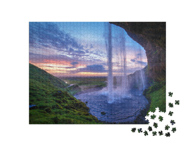 Puzzle 1000 Teile „Seljalandfoss-Wasserfall bei Sonnenuntergang, Island “