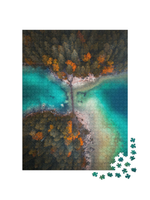 Puzzle 1000 Teile „Ein Luftbild von einer Brücke über den Eibsee in Bayern, Deutschland“