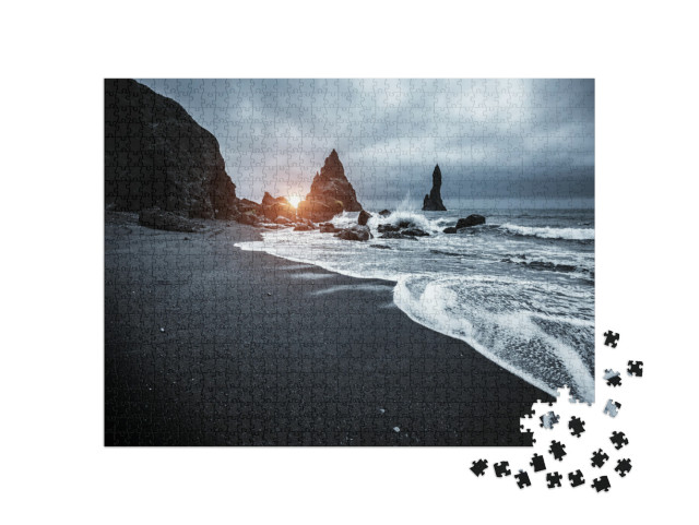 Puzzle 1000 Teile „Trollzehen, Basaltfelsen am Reynisfjara Beach, Island“