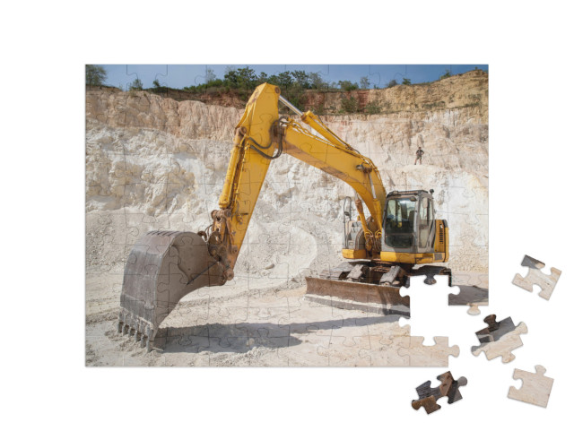 Puzzle 100 Teile „Hydraulischer Raupenbagger bei der Arbeit im Steinbruch“