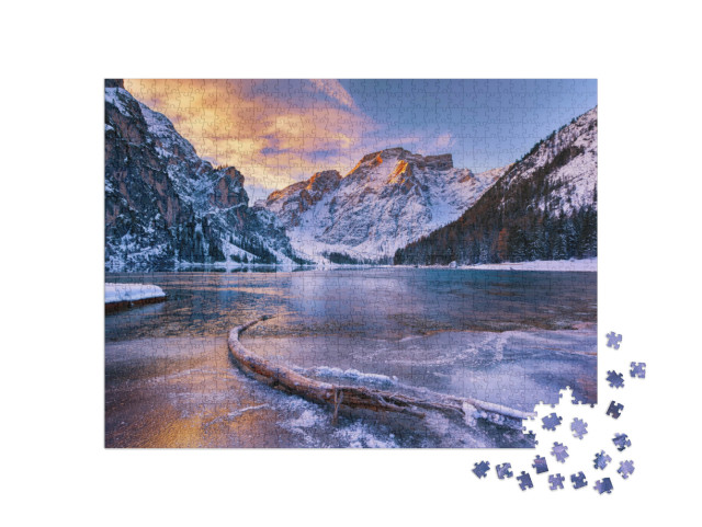 Puzzle 1000 Teile „Winterlicher Sonnenaufgang über dem Pragser Wildsee, Dolomiten, Italien“