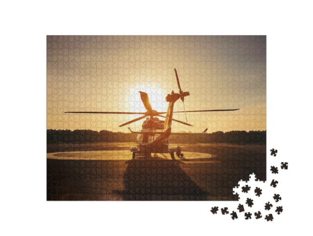 Puzzle 1000 Teile „Hubschrauber auf dem Landeplatz im Sonnenuntergang“