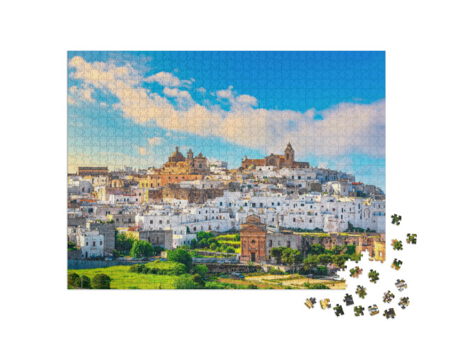 Puzzle 1000 Teile „Ostuni, weiße Stadt bei Sonnenuntergang, Apulien, Italien, Europa“