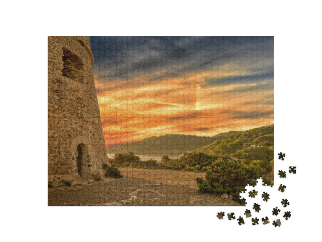 Puzzle 1000 Teile „Turm von Sal Rossa bei Sonnenaufgang in Ibiza, Spanien“