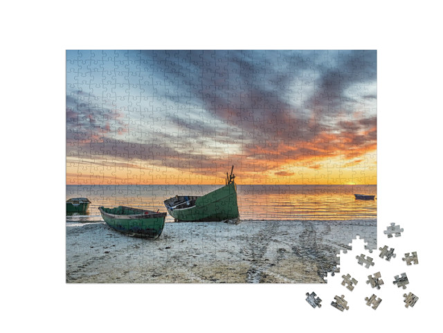 Puzzle 500 Teile „Verankertes Fischerboot am Sandstrand der Ostsee“