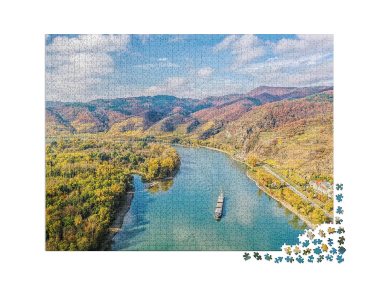 Puzzle 2000 Teile „Panorama des Wachautals mit Schiff auf der Donau“