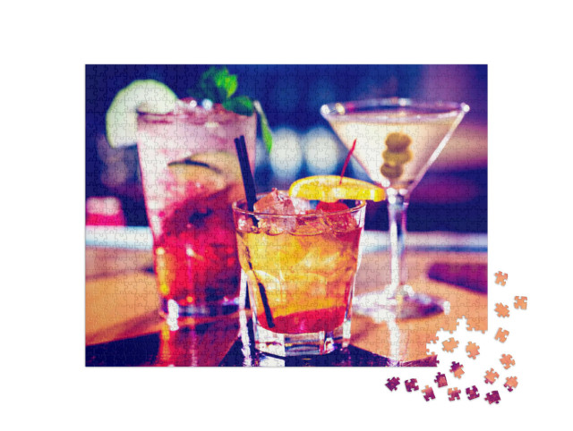Puzzle 1000 Teile „Bunte Cocktails auf dem Stehtisch“