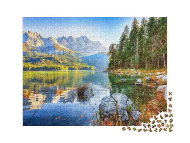 Puzzle 2000 Teile „Eibsee vor dem Gipfel der Zugspitze im Herbstlist, Bayern, Deutschland“