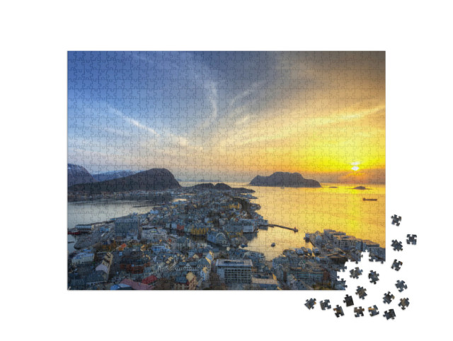 Puzzle 1000 Teile „Stadtbild von Alesund bei Sonnenuntergang, Norwegen“