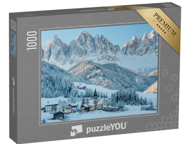 Puzzle 1000 Teile „Schneebedecktes Dorf Val di Funes, Südtirol, Italien“
